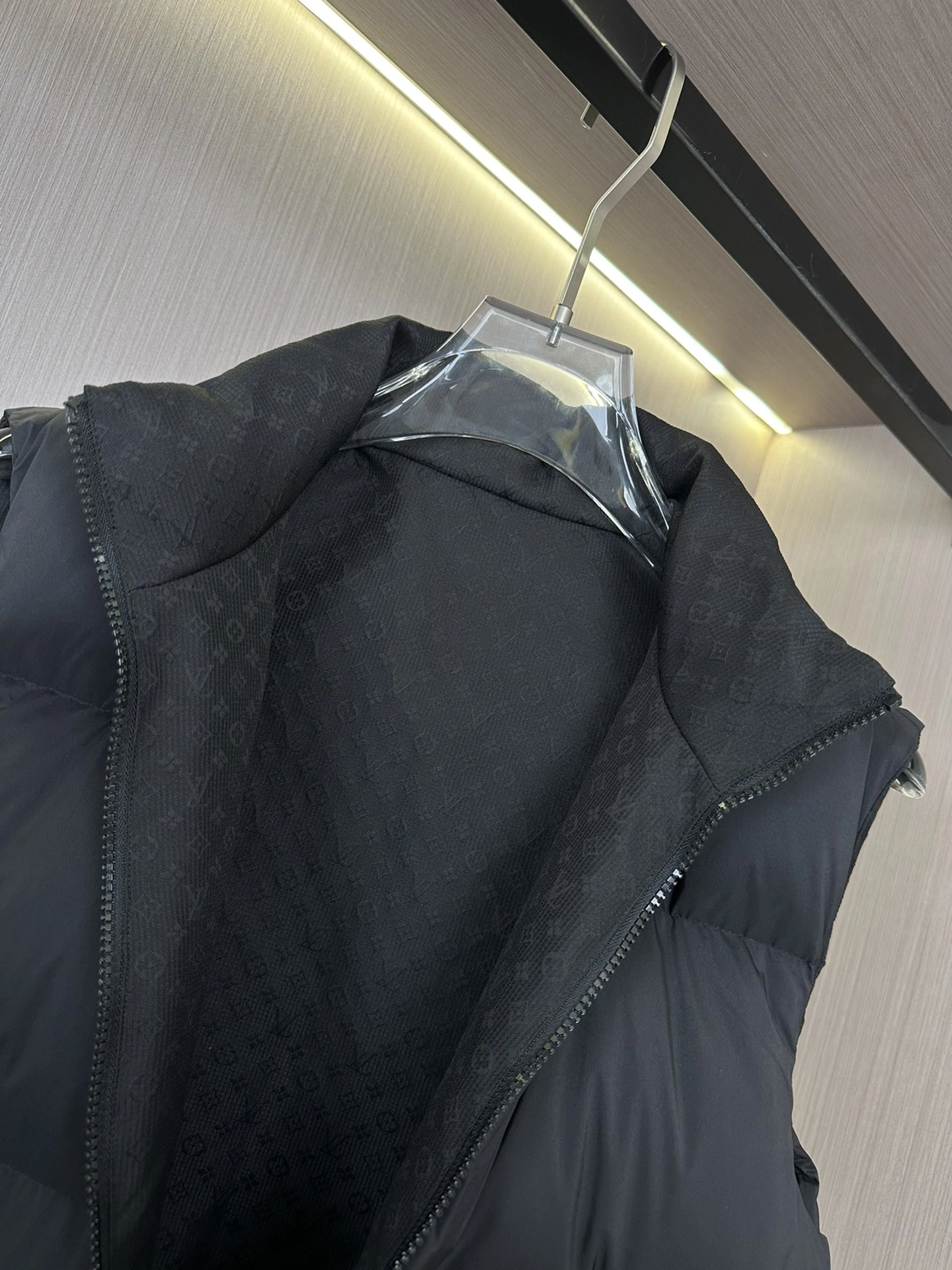 SunProtective Louis Vuitton Down Jackets 139416