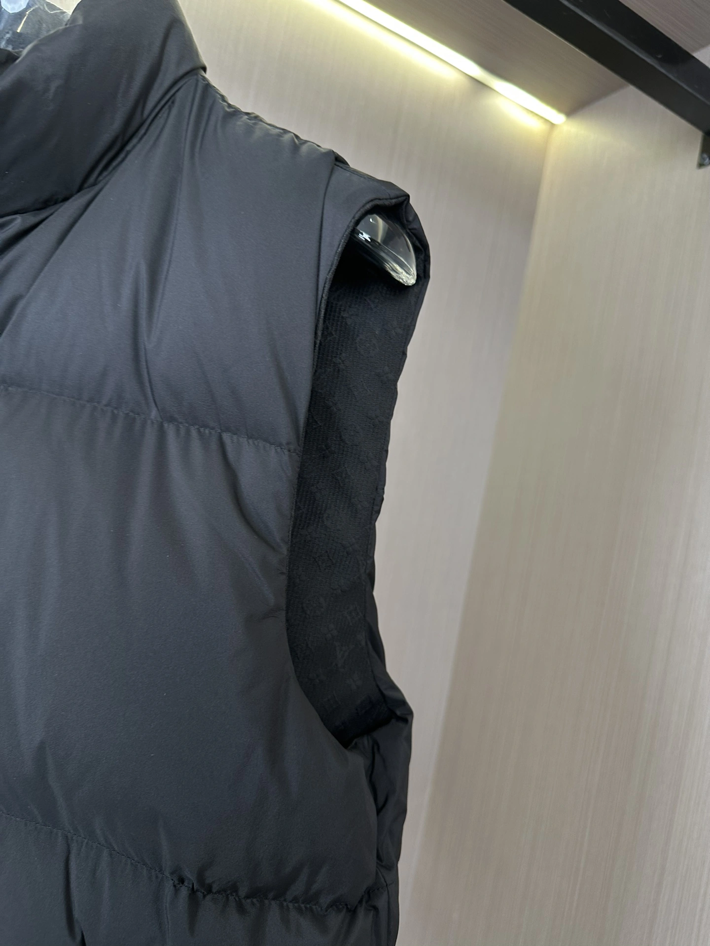 SunProtective Louis Vuitton Down Jackets 139416