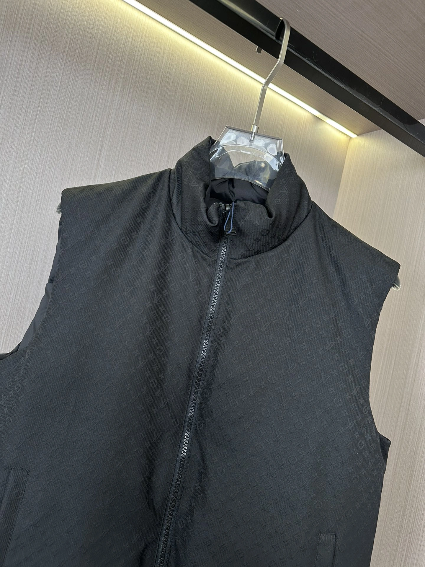 Louis Vuitton Down Jackets OnTrend 139426
