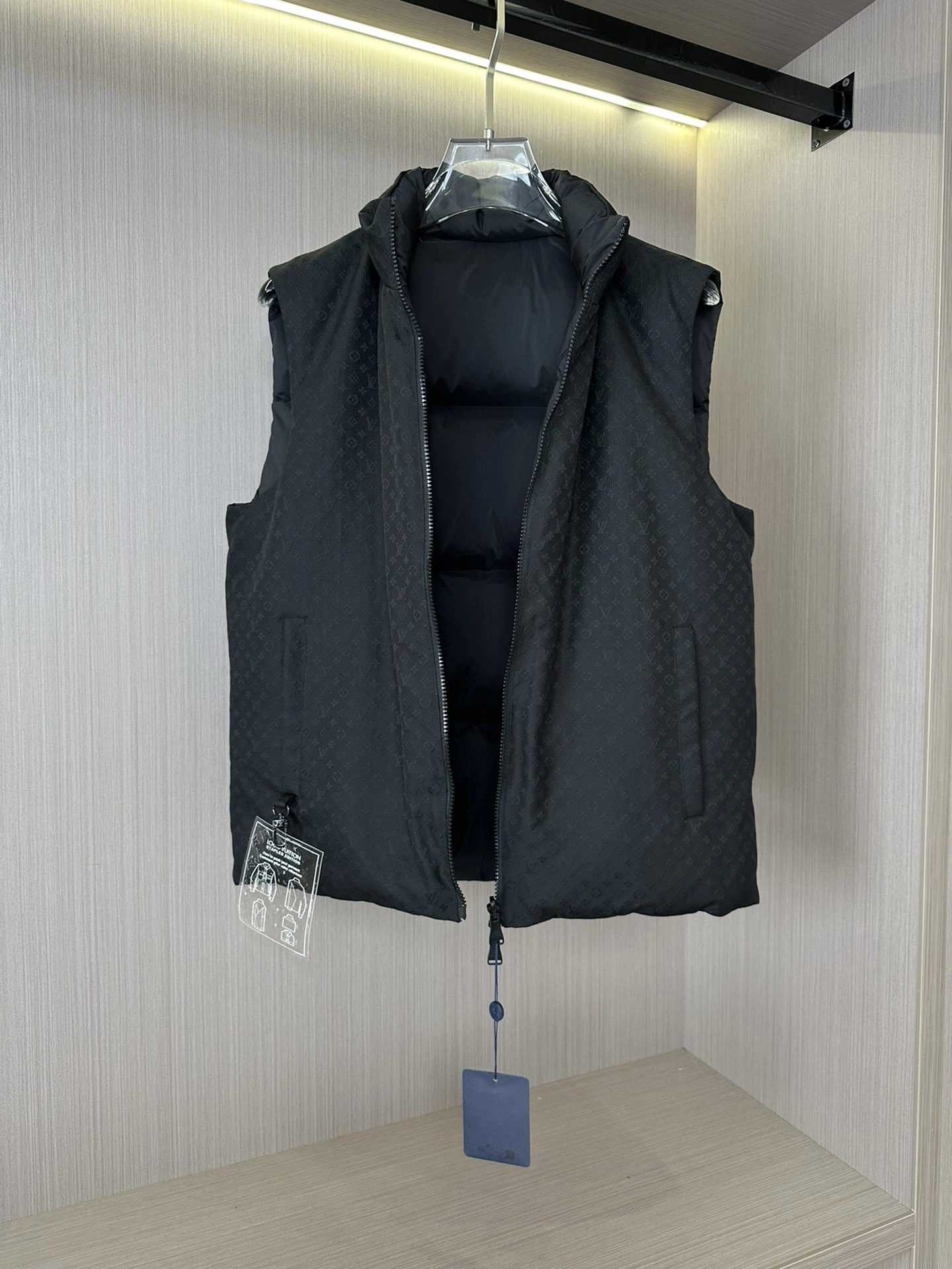 Louis Vuitton Down Jackets OnTrend 139426