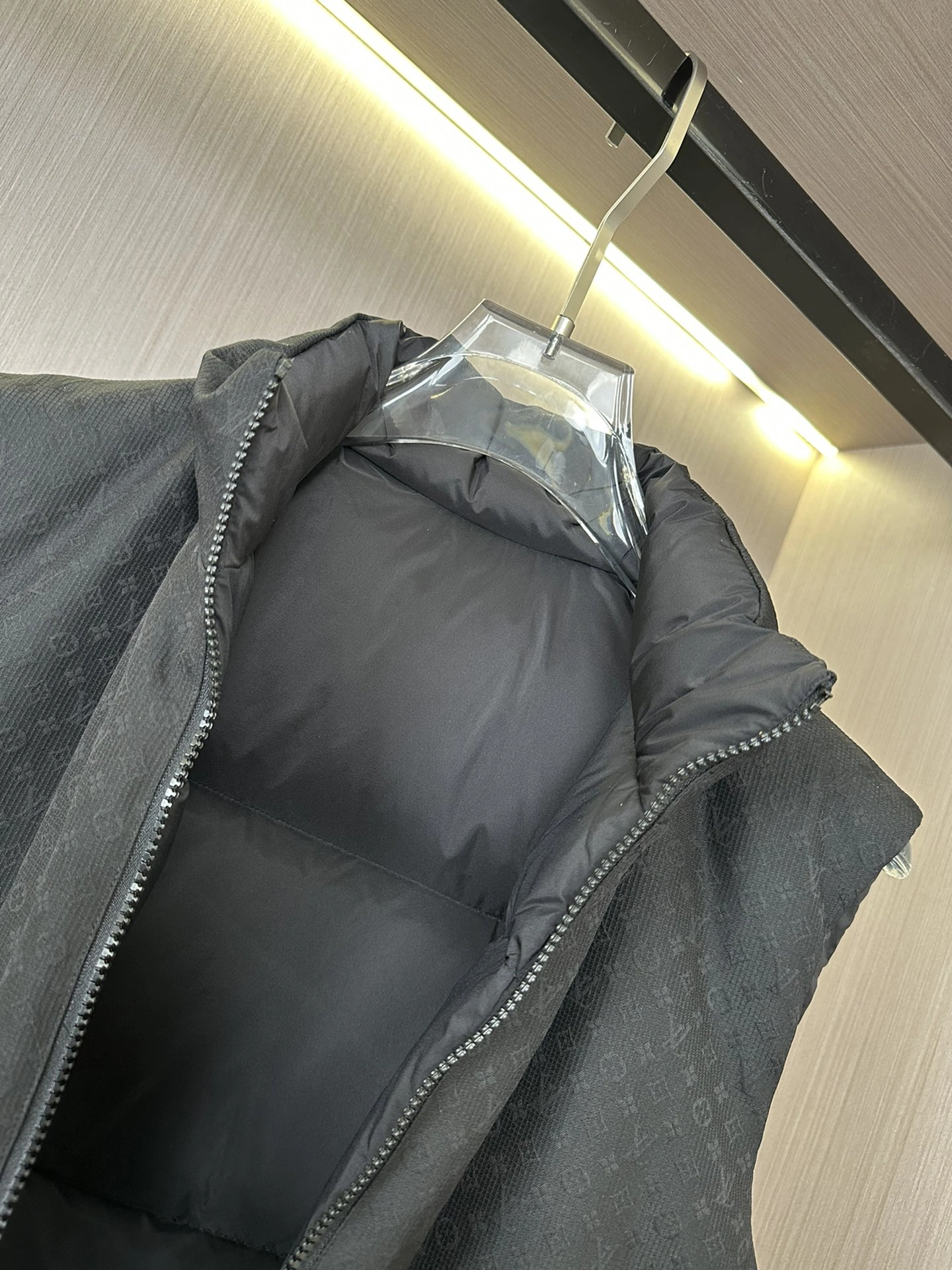 Louis Vuitton Down Jackets OnTrend 139426