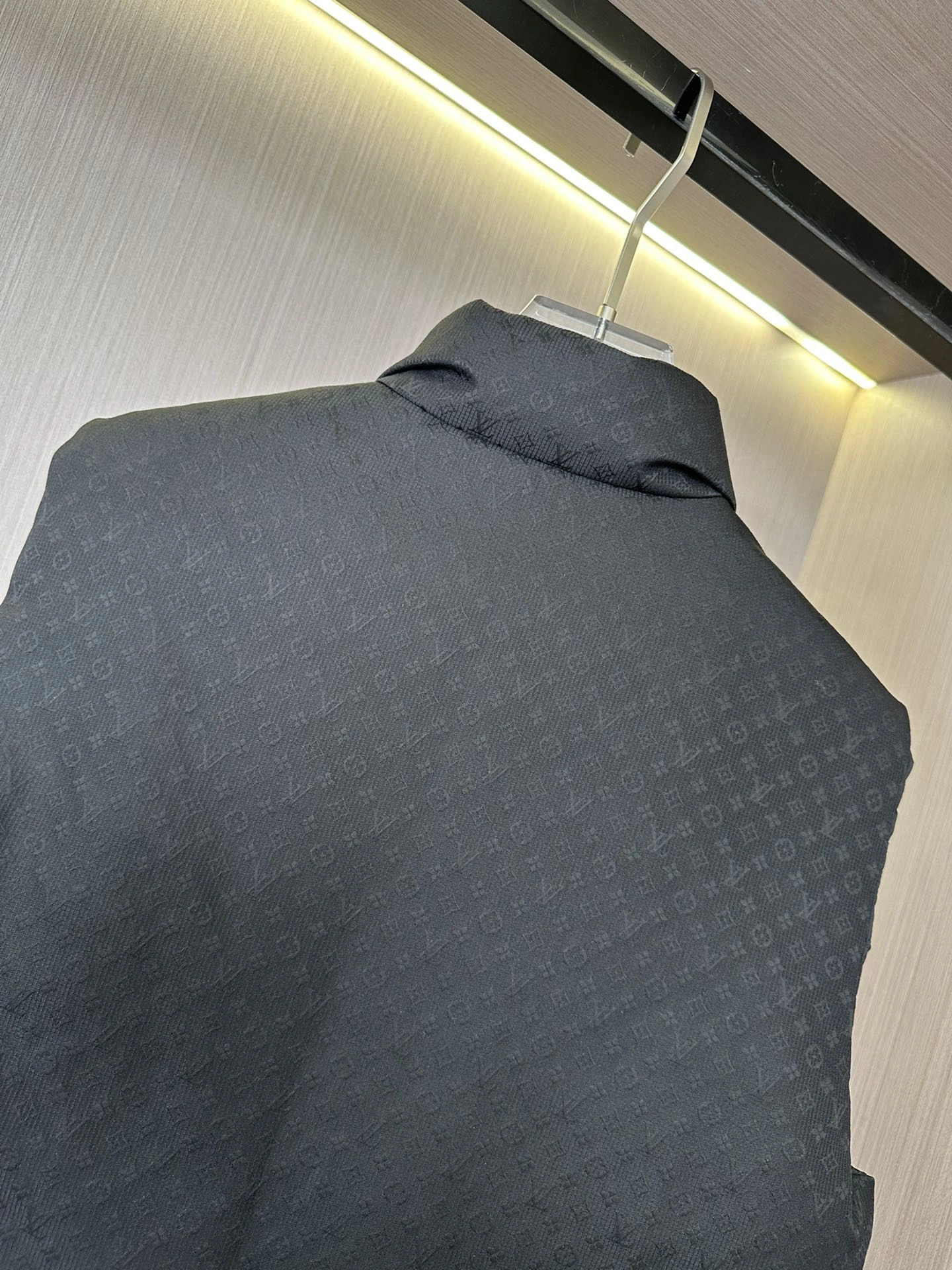 Louis Vuitton Down Jackets OnTrend 139426