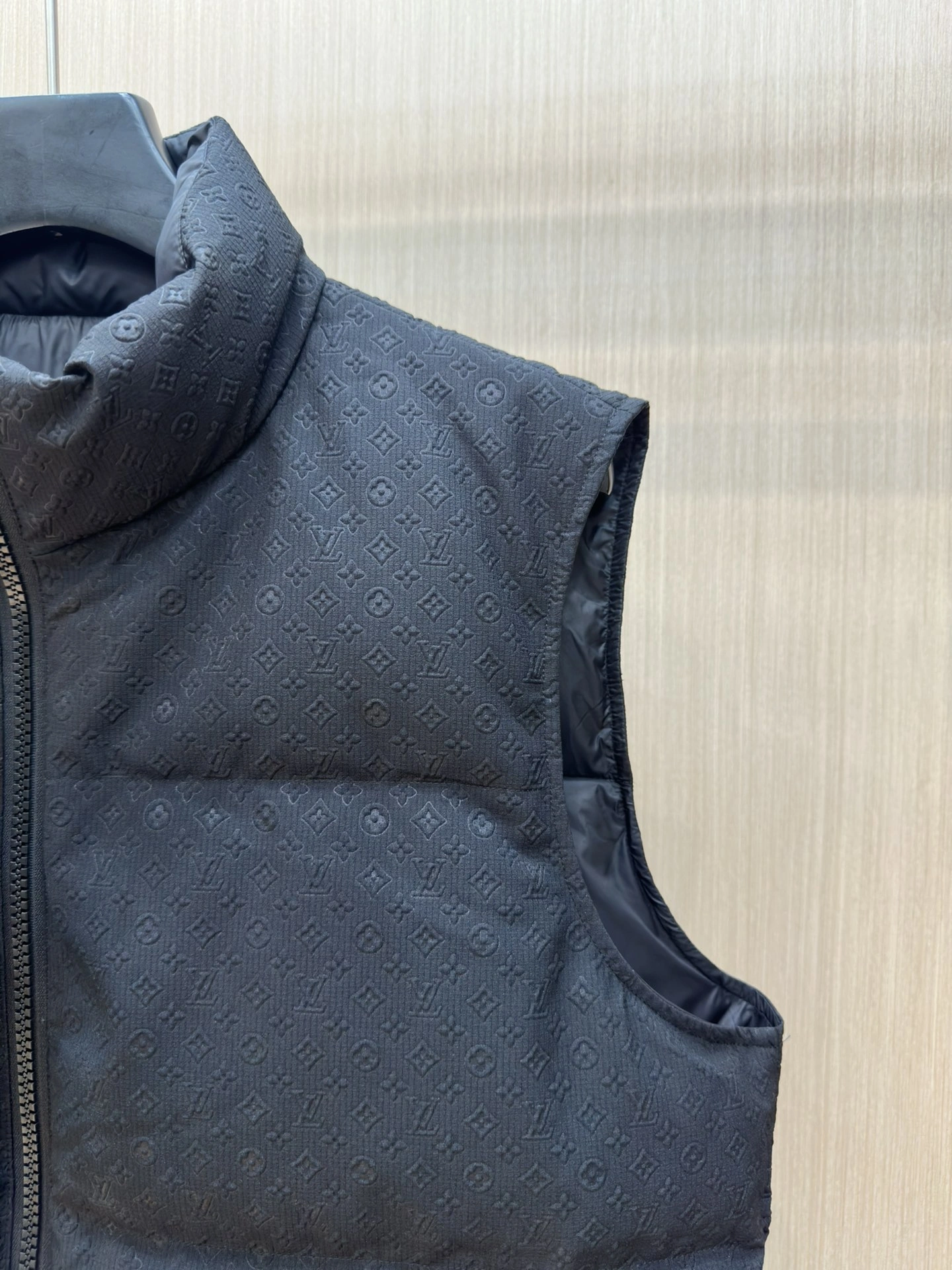 ZipUp Louis Vuitton Down Jackets 139422