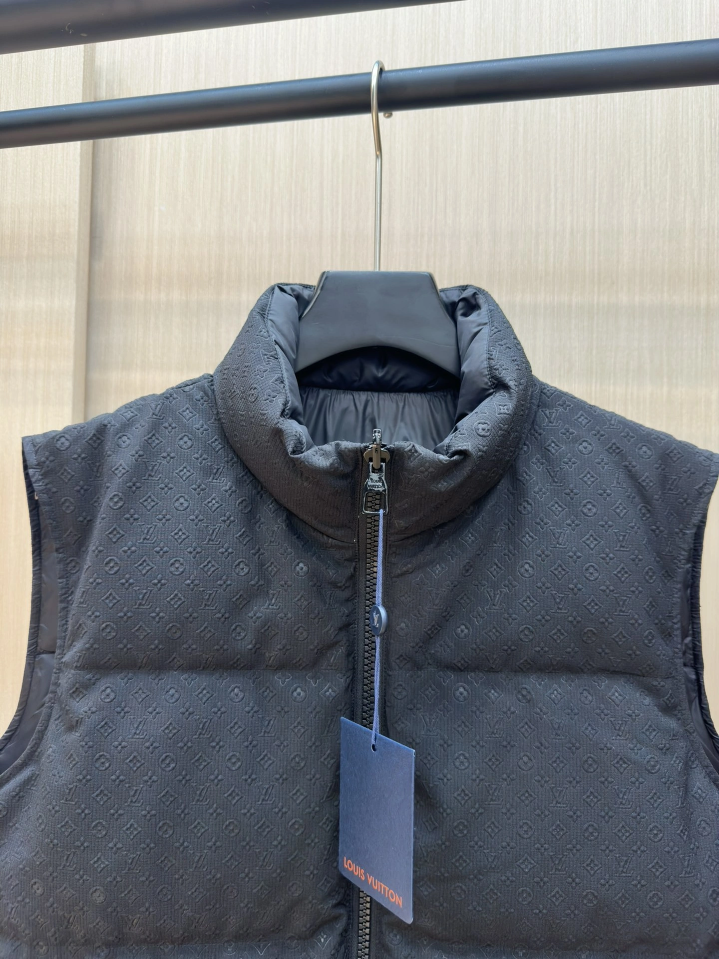 ZipUp Louis Vuitton Down Jackets 139422