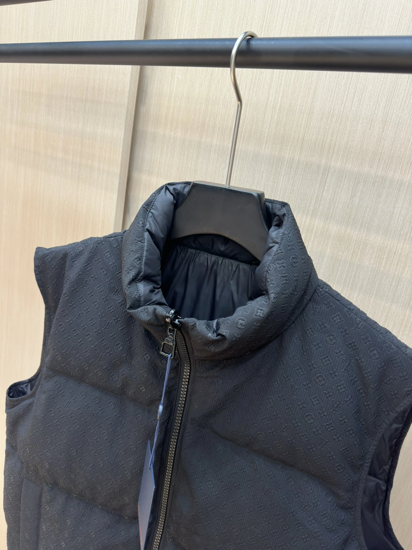 ZipUp Louis Vuitton Down Jackets 139422