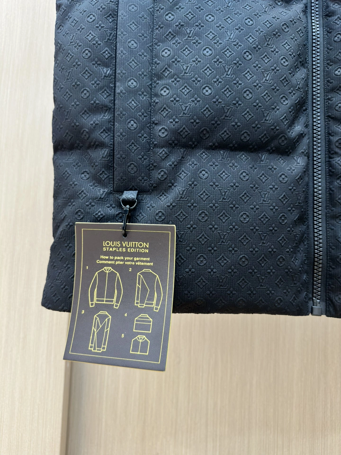 ZipUp Louis Vuitton Down Jackets 139422