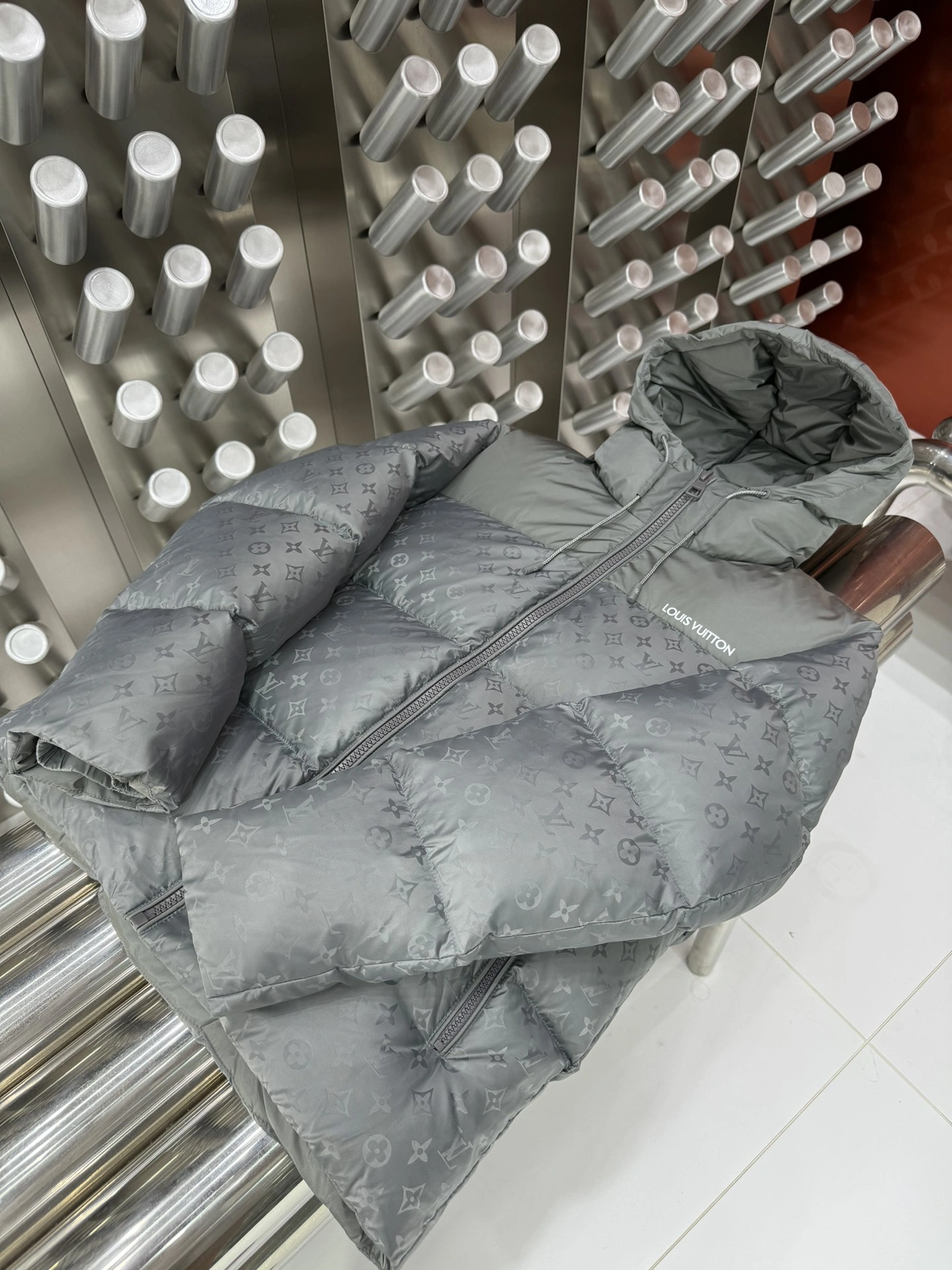 Louis Vuitton Down Jackets Bold 139431