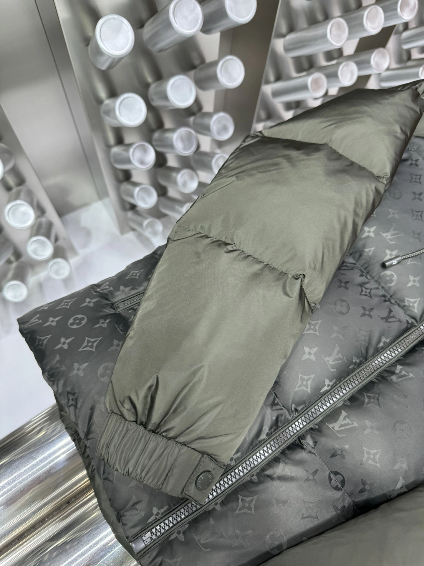 Louis Vuitton Down Jackets Snug 139413