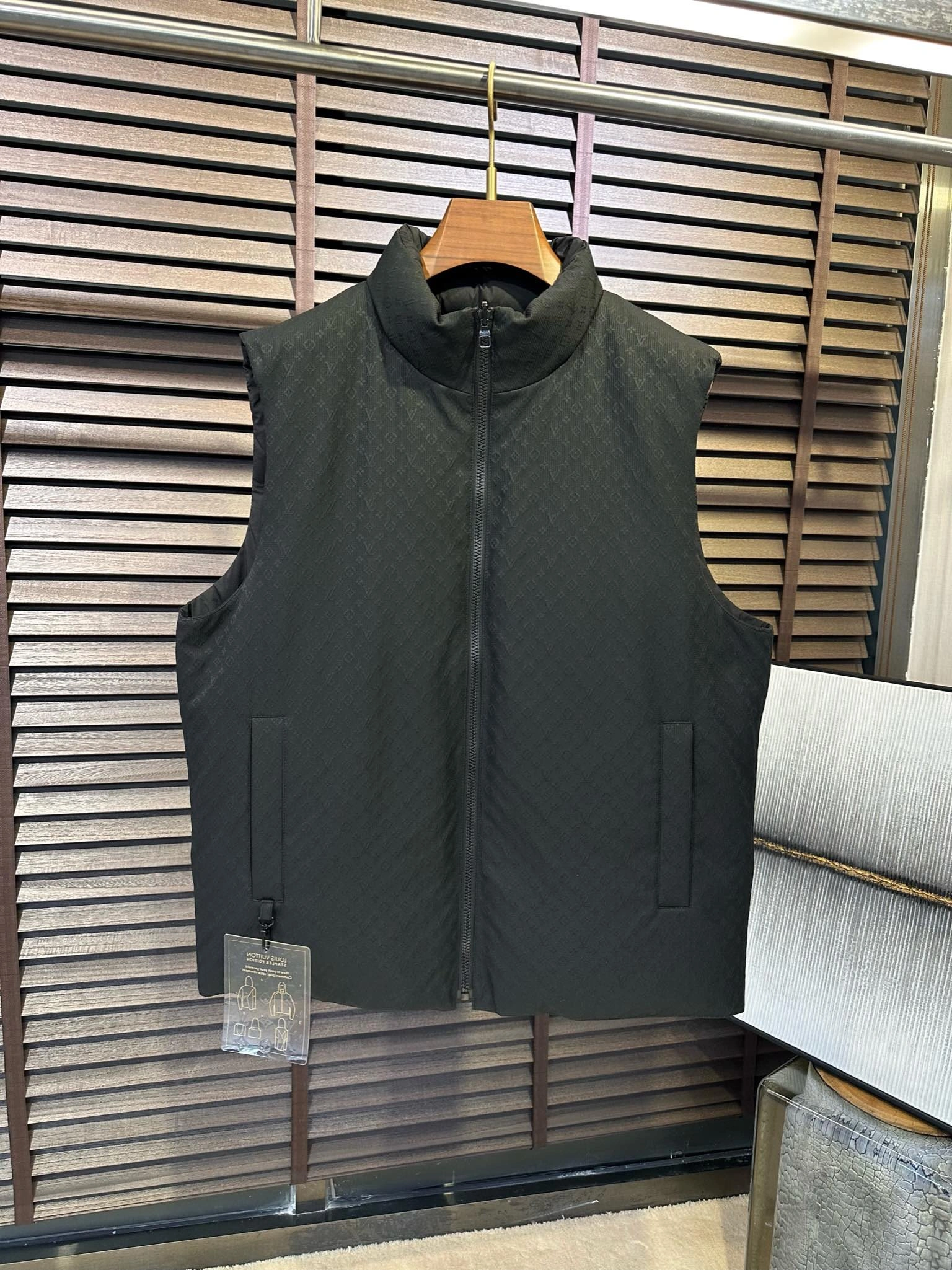 Louis Vuitton Down Jackets Stretchable 139410