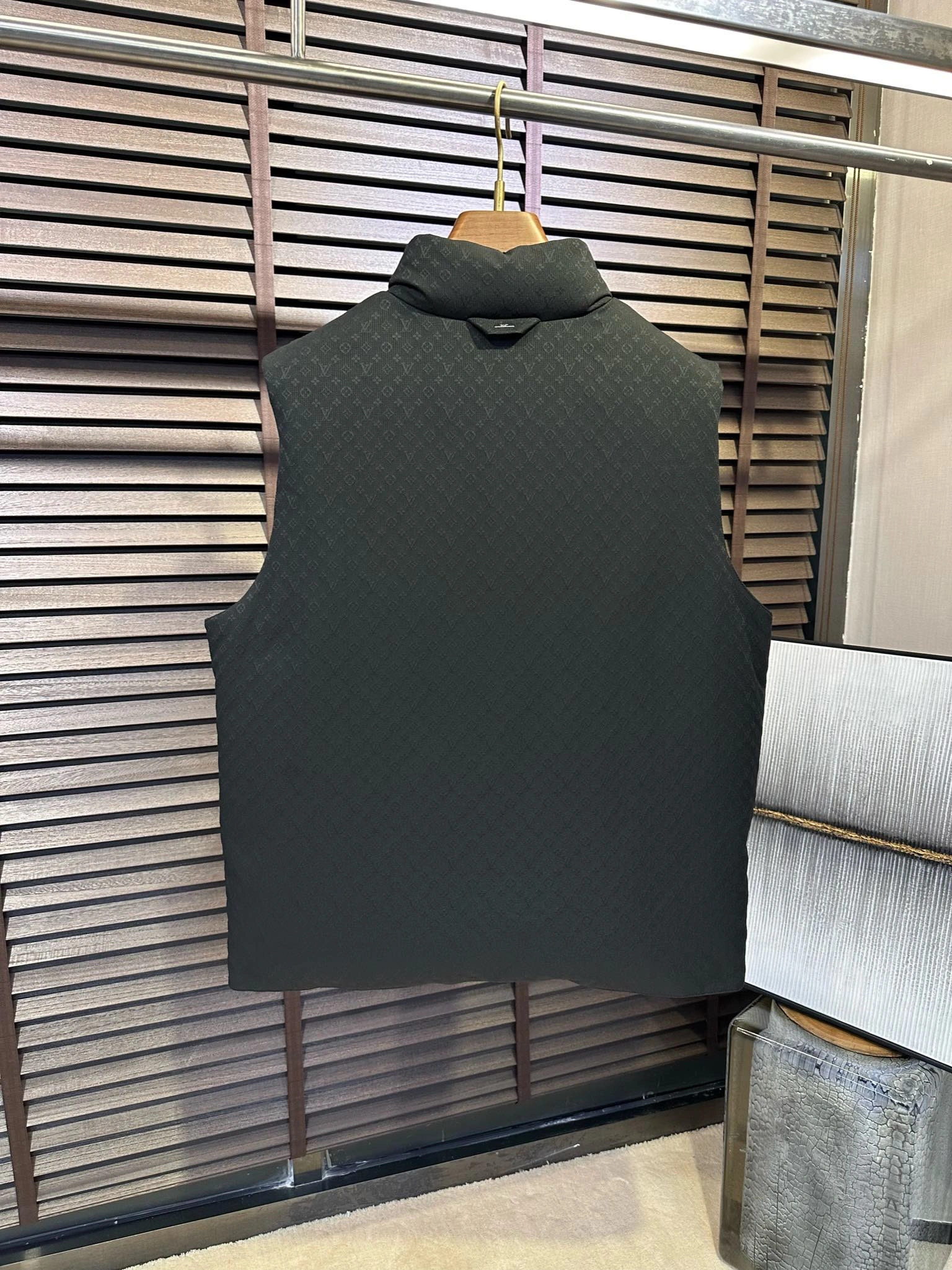 Louis Vuitton Down Jackets Stretchable 139410