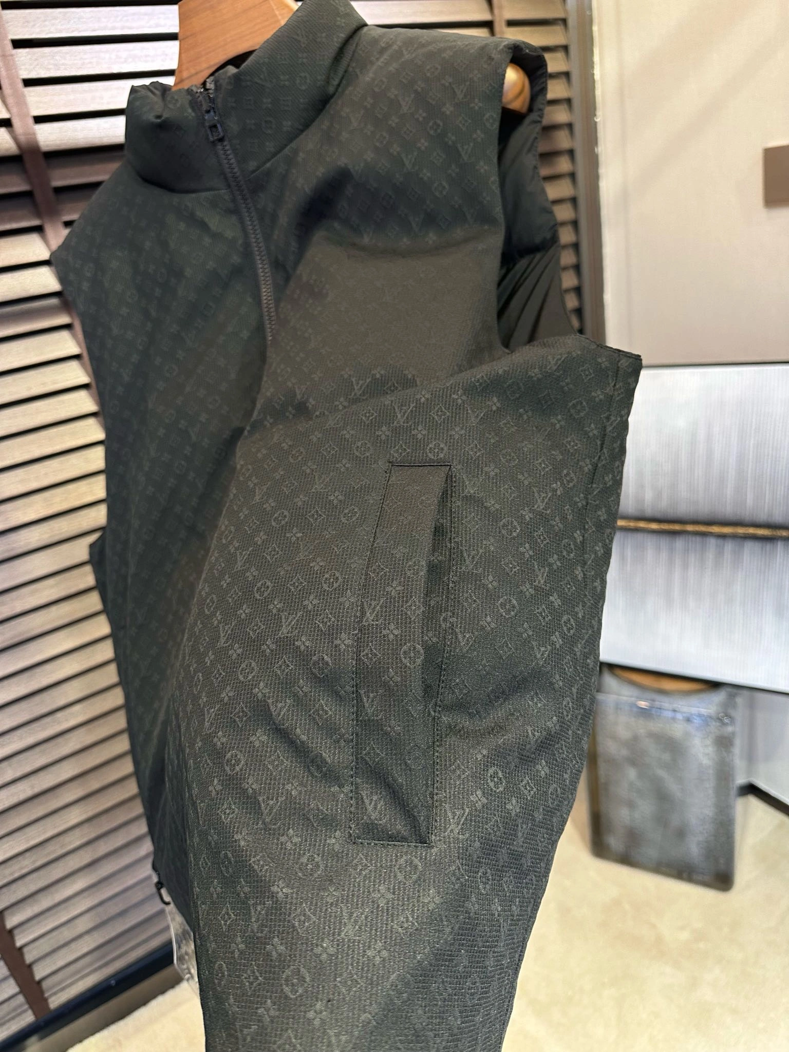 Louis Vuitton Down Jackets Stretchable 139410