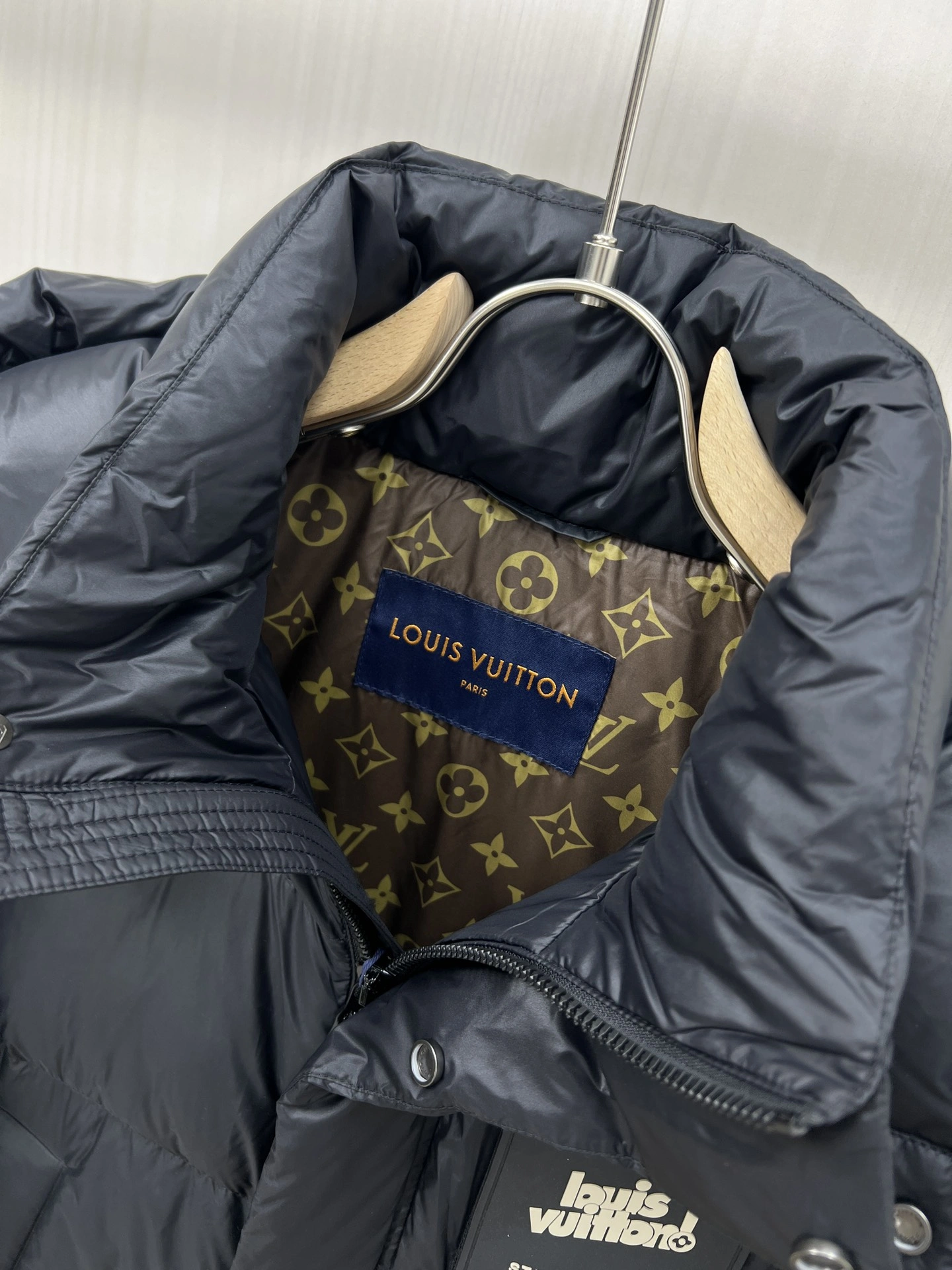WaterResistant Louis Vuitton Down Jackets 139414