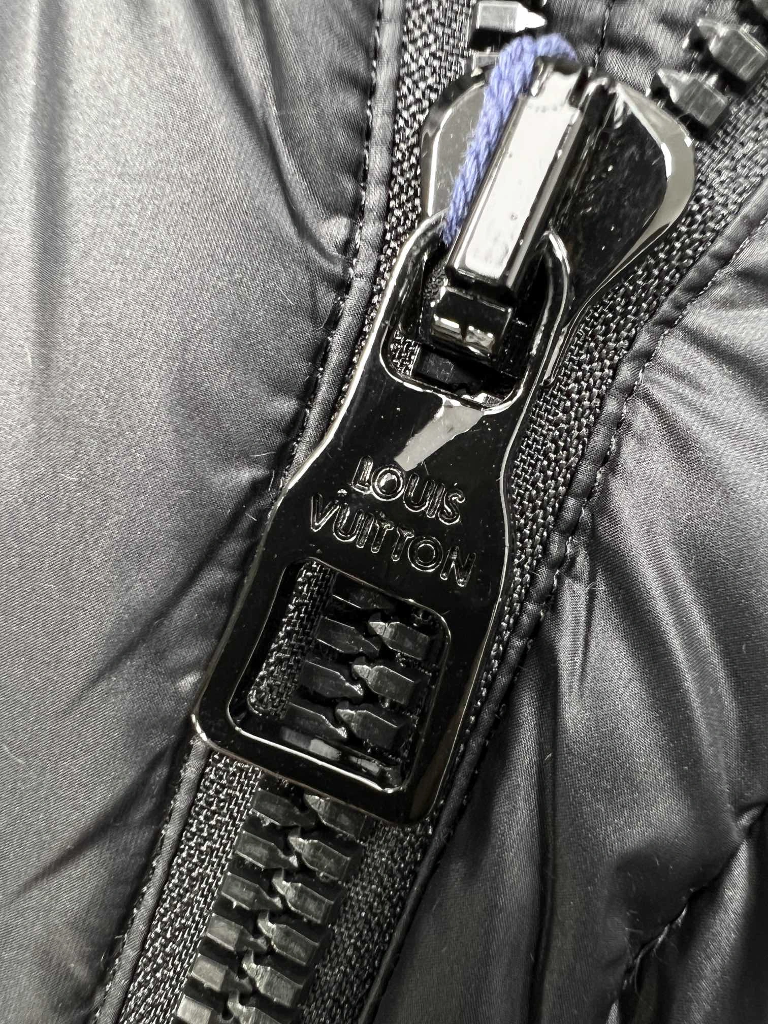 WaterResistant Louis Vuitton Down Jackets 139414