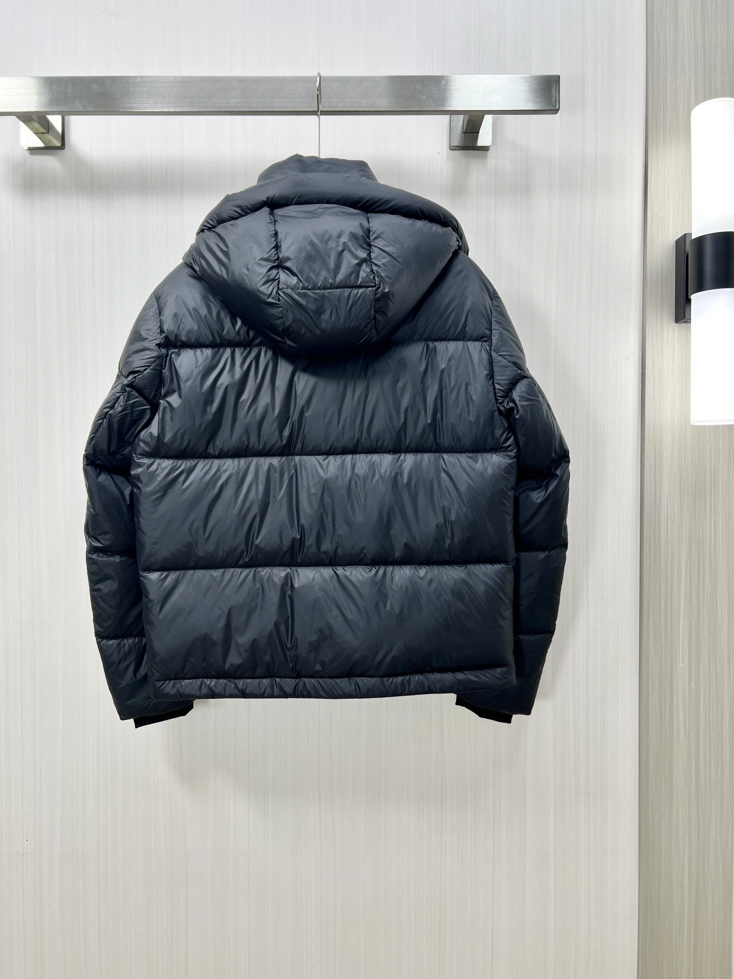 WaterResistant Louis Vuitton Down Jackets 139414