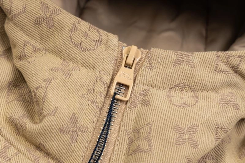 Versatile Louis Vuitton Down Jackets 139324