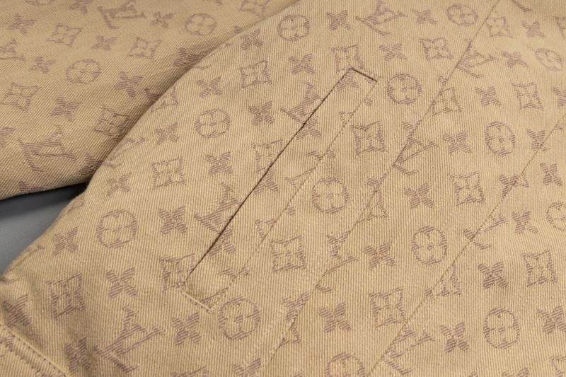 Versatile Louis Vuitton Down Jackets 139324