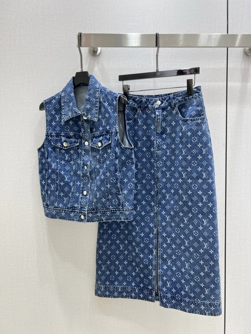 Chic Louis Vuitton Dress Suits 131184