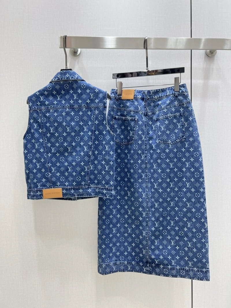 Chic Louis Vuitton Dress Suits 131184