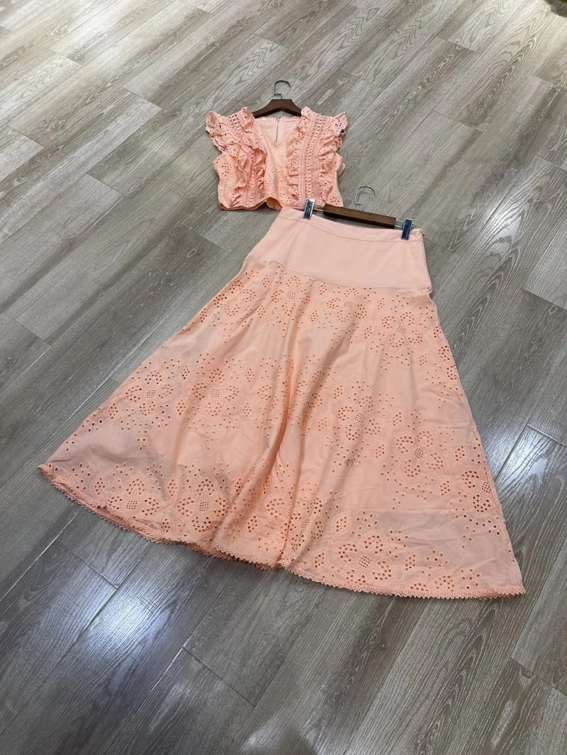 Affordable Louis Vuitton Dress Suits 131099