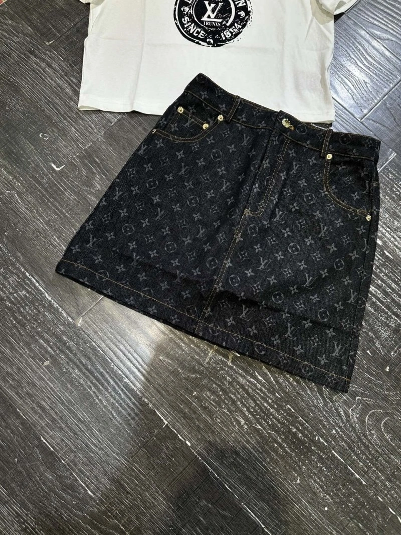 Louis Vuitton Dress Suits Durable 131816