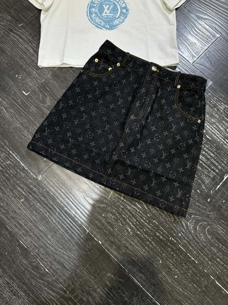 Practical Louis Vuitton Dress Suits 131812