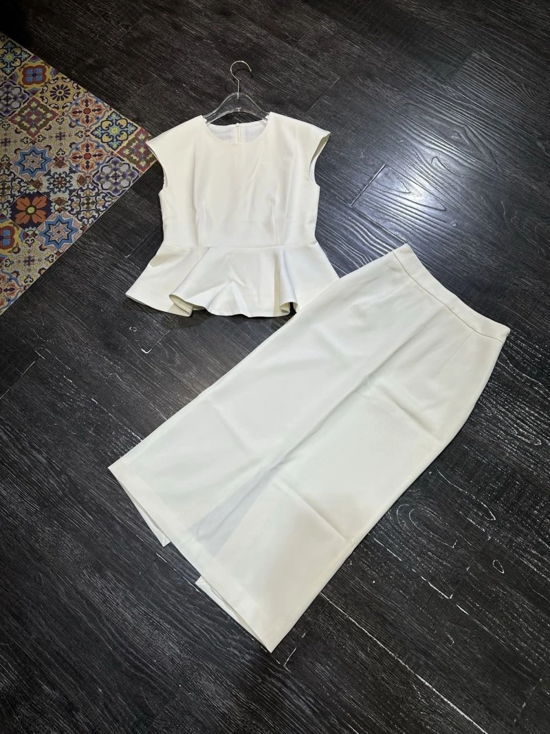 Louis Vuitton Dress Suits Stretchable 131823
