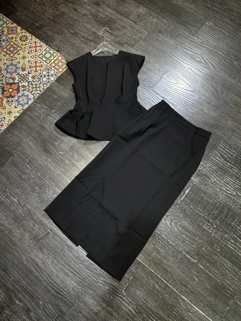 Louis Vuitton Dress Suits Affordable 131818