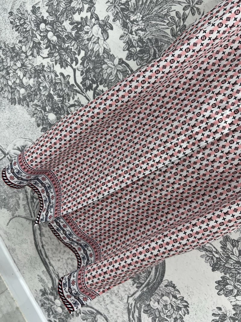 MultiPurpose Louis Vuitton Dress 130845