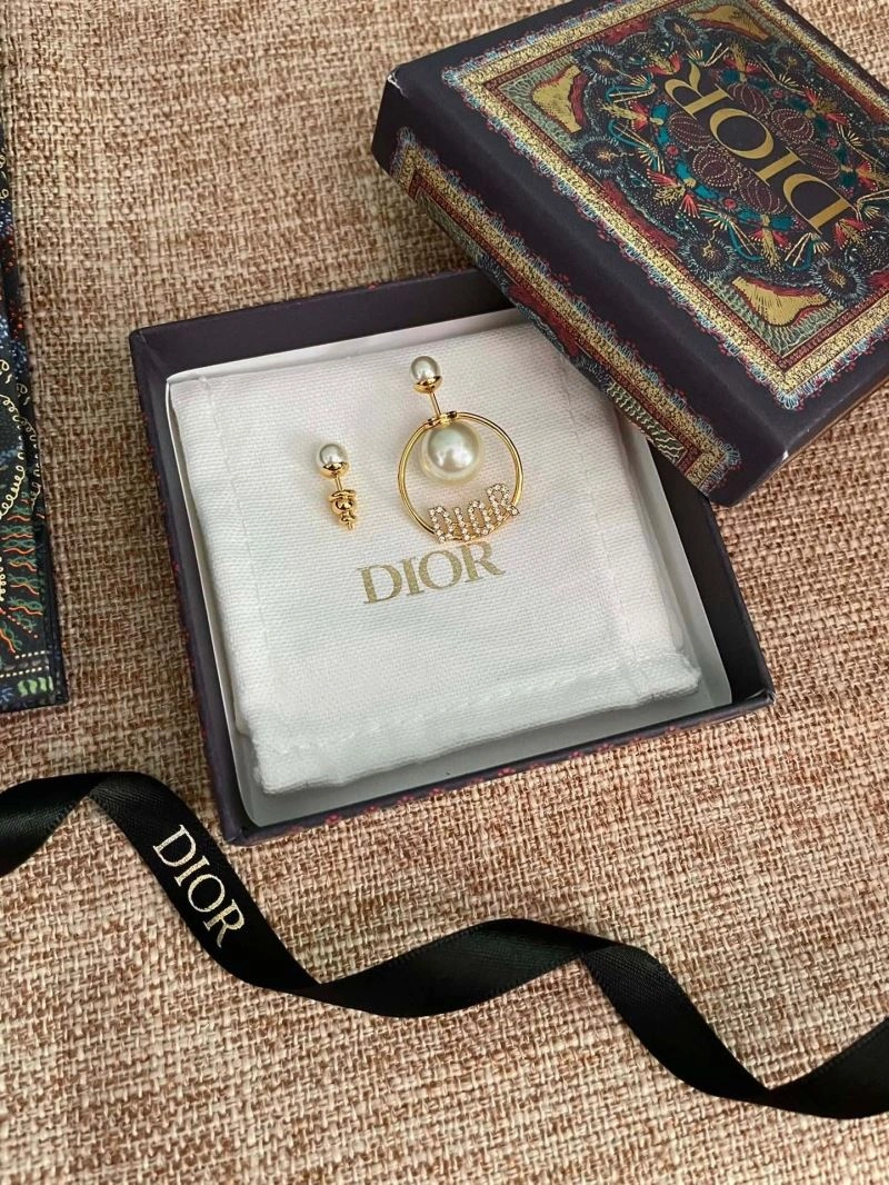 Versatile Louis Vuitton Earrings 251406