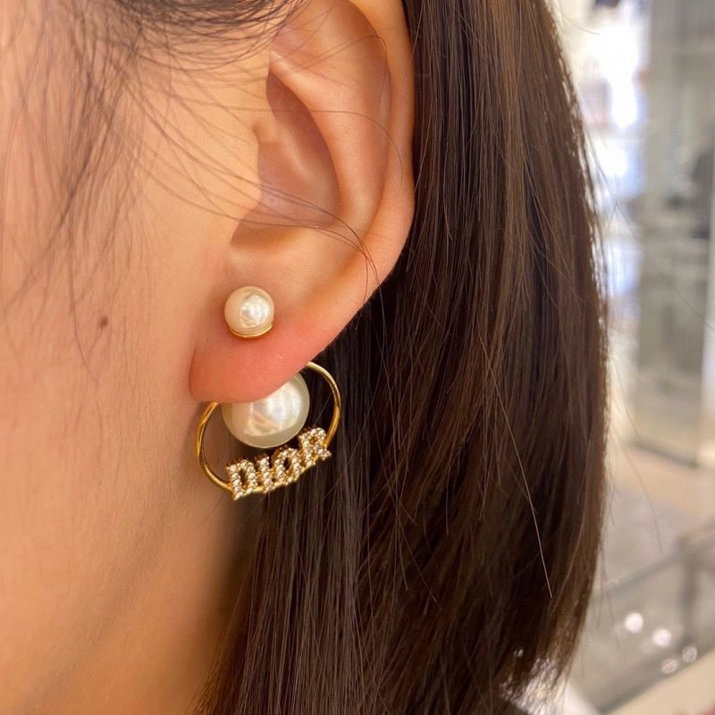 Versatile Louis Vuitton Earrings 251406
