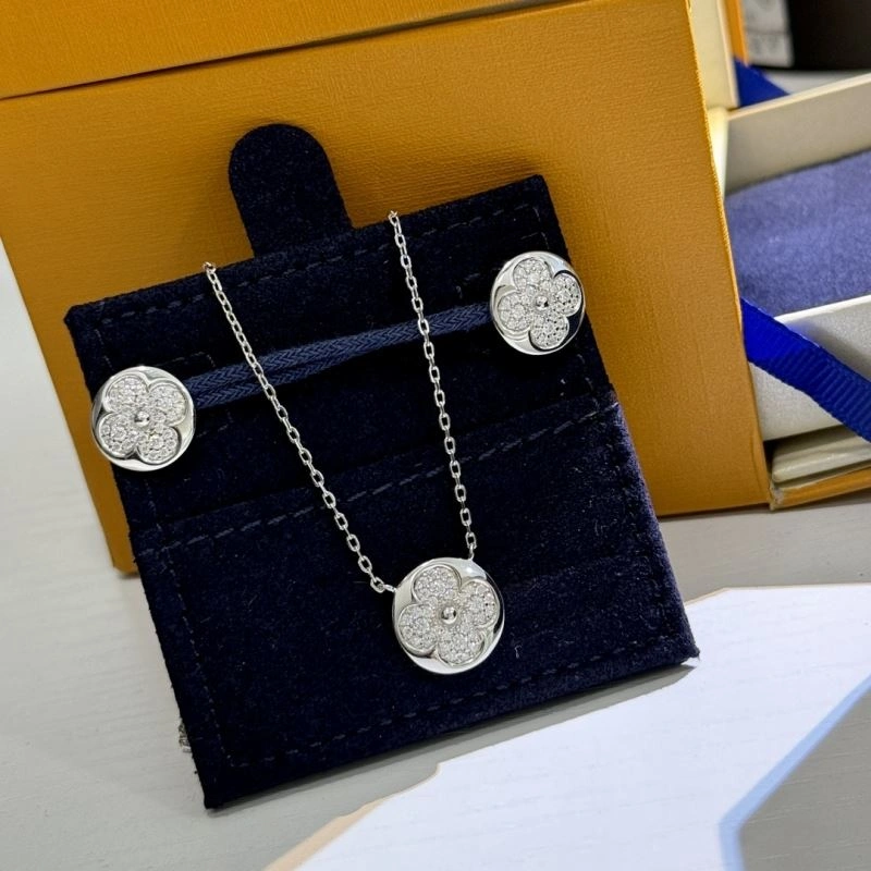 Louis Vuitton Earrings OnTrend 251405