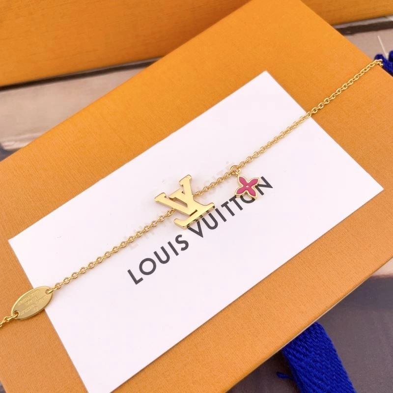 EyeCatching Louis Vuitton Earrings 251254