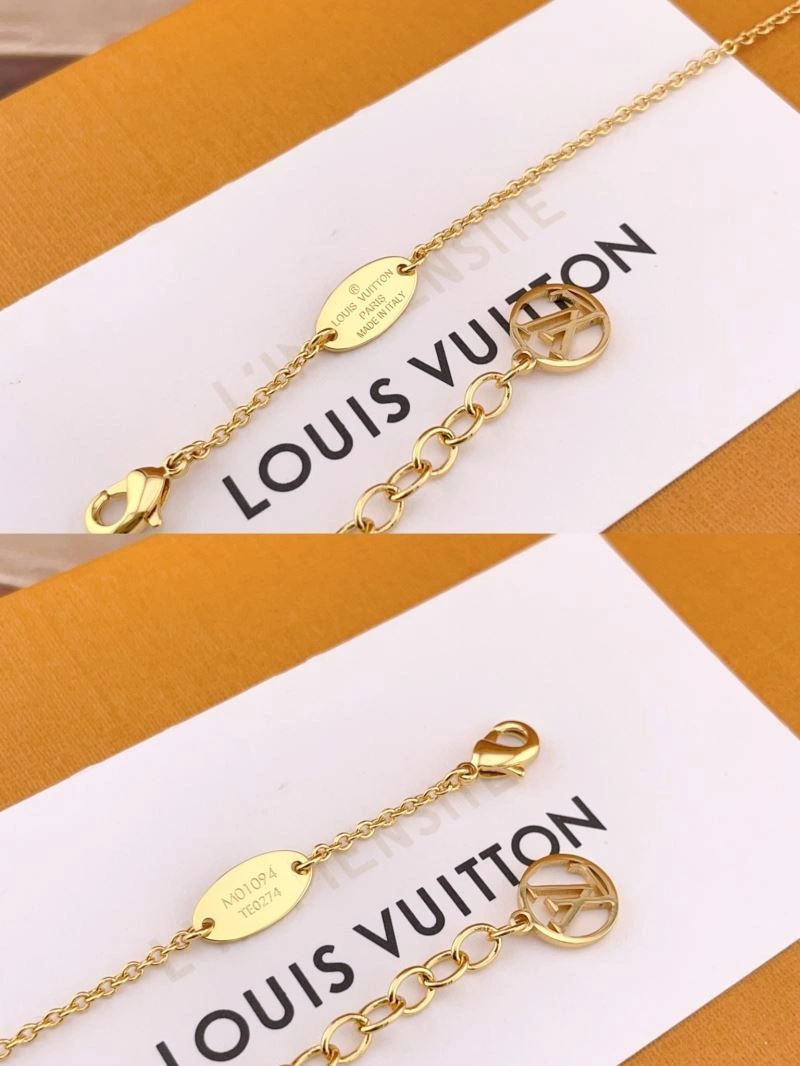 EyeCatching Louis Vuitton Earrings 251254