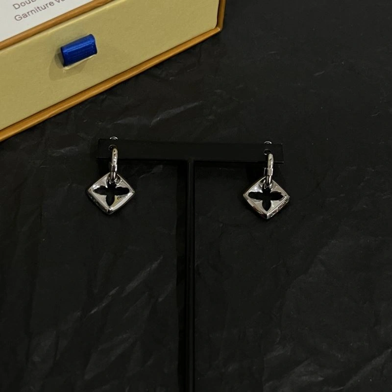 Supportive Louis Vuitton Earrings 251724