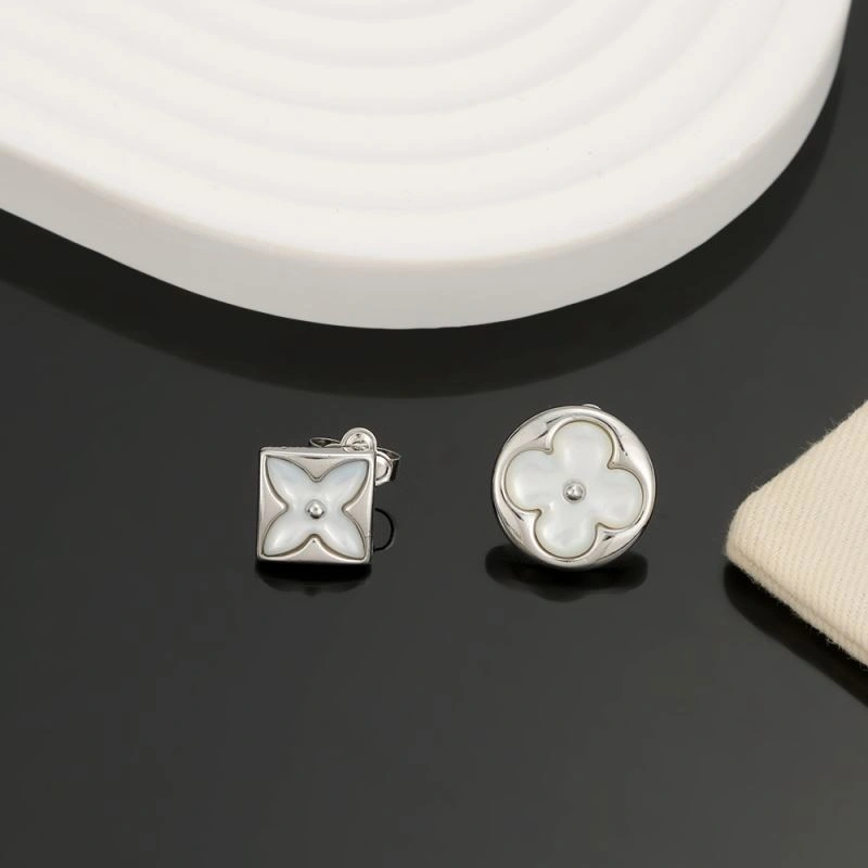 Louis Vuitton Earrings Effortless 251541