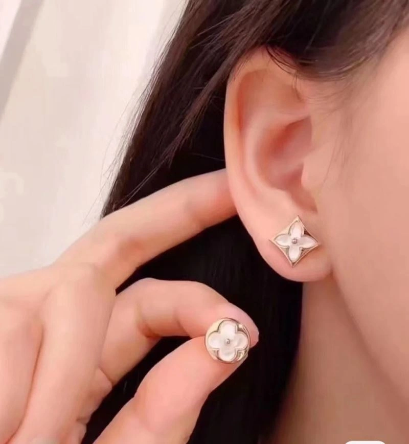 Louis Vuitton Earrings Effortless 251541