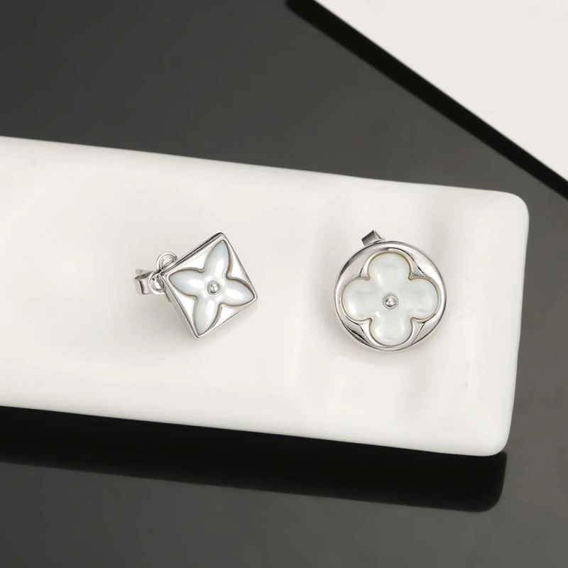 Louis Vuitton Earrings Effortless 251541