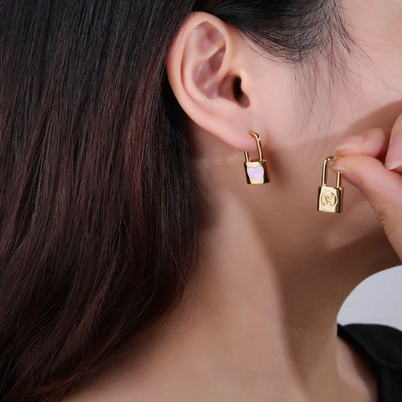 Compact Louis Vuitton Earrings 250953