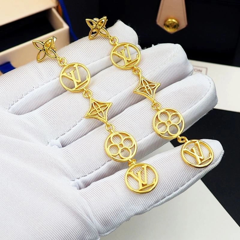 Louis Vuitton Earrings Modern 250674