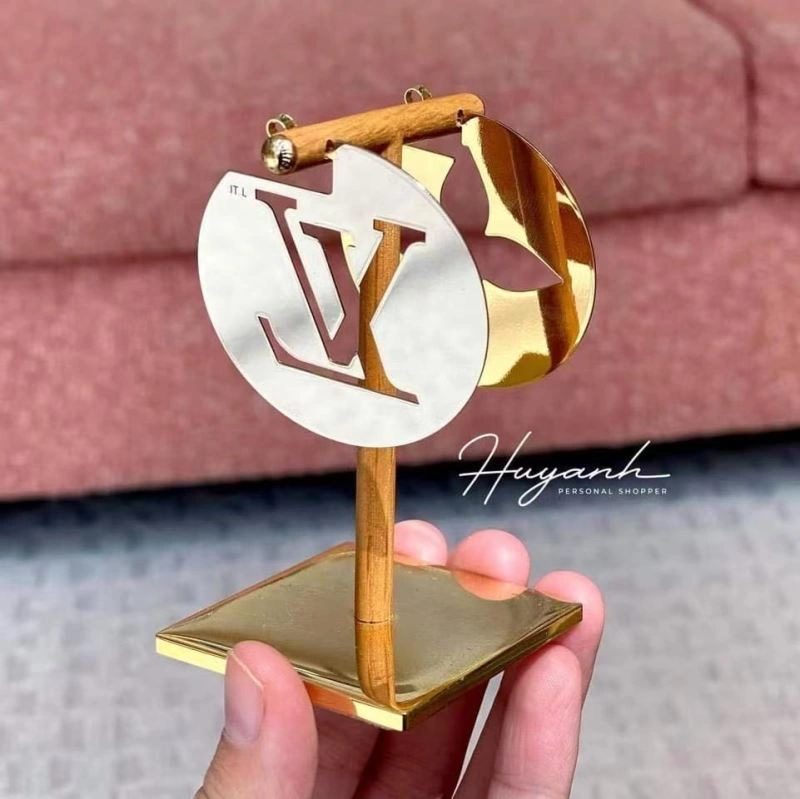 Minimalist Louis Vuitton Earrings 250666