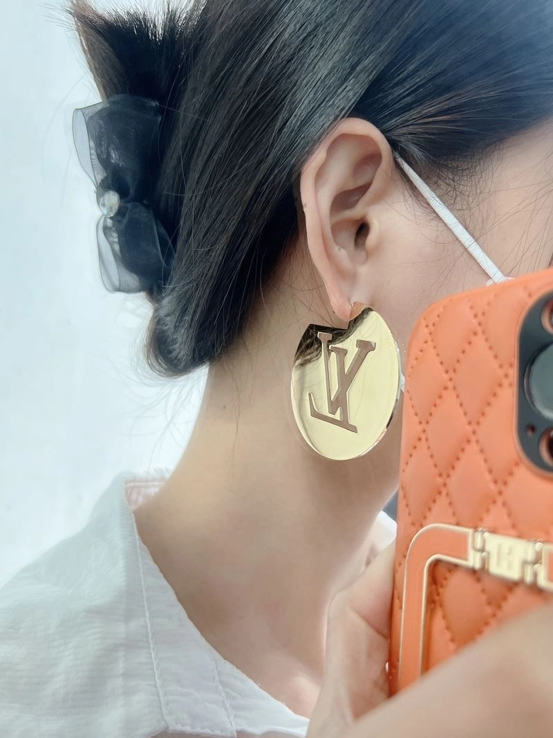 Minimalist Louis Vuitton Earrings 250666