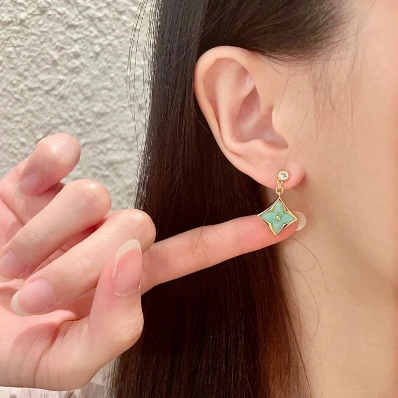 EyeCatching Louis Vuitton Earrings 250647