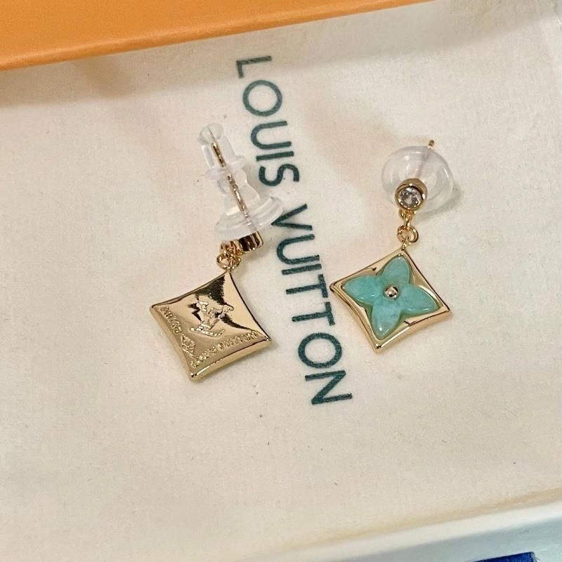 EyeCatching Louis Vuitton Earrings 250647