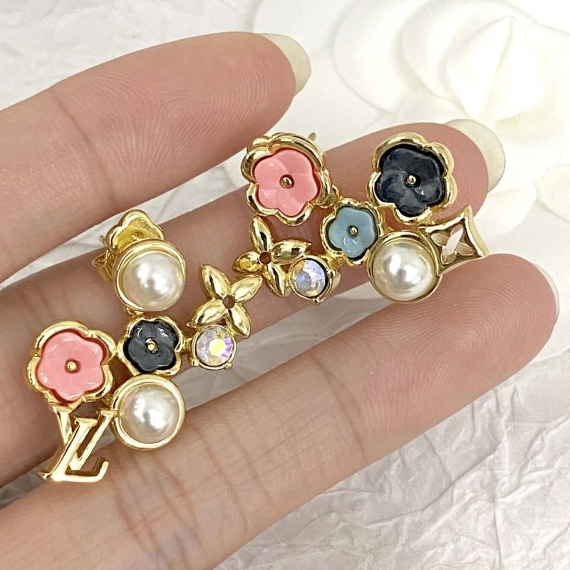 Louis Vuitton Earrings Minimalist 250639