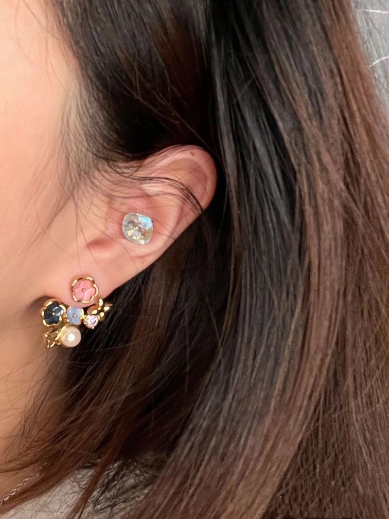 Louis Vuitton Earrings Minimalist 250639