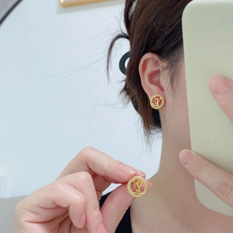 Trendsetting Louis Vuitton Earrings 250641