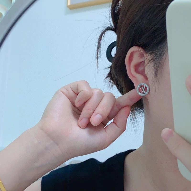 Trendsetting Louis Vuitton Earrings 250641