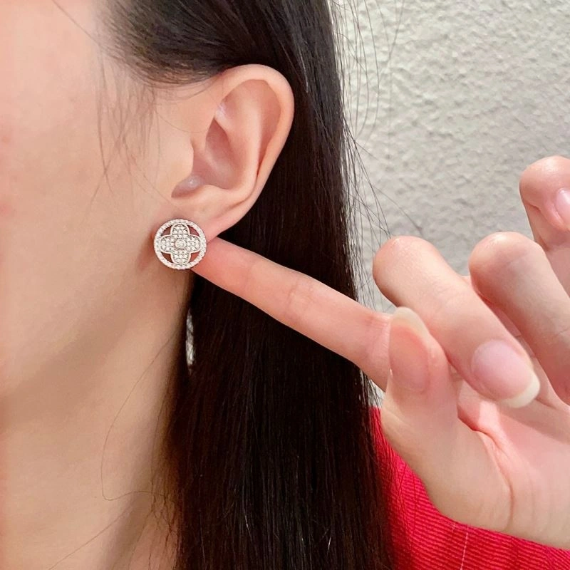 Bright Louis Vuitton Earrings 250637