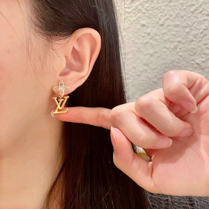 Cozy Louis Vuitton Earrings 250205