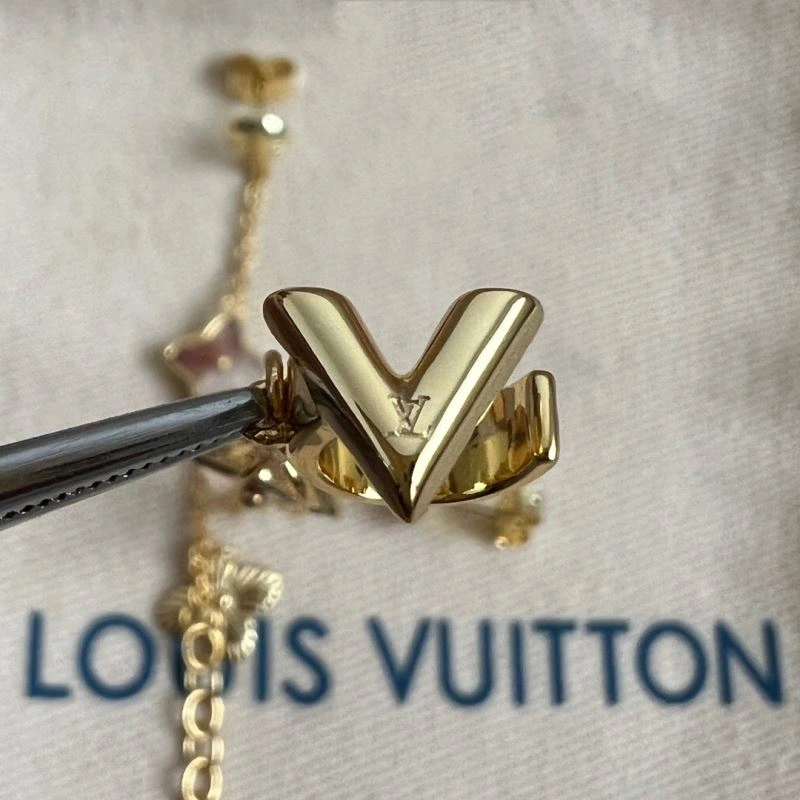 Bright Louis Vuitton Earrings 250215